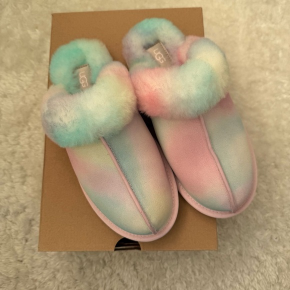 UGG COTTON CANDY SLIPPERS SIZE US 7 - Picture 1 of 8